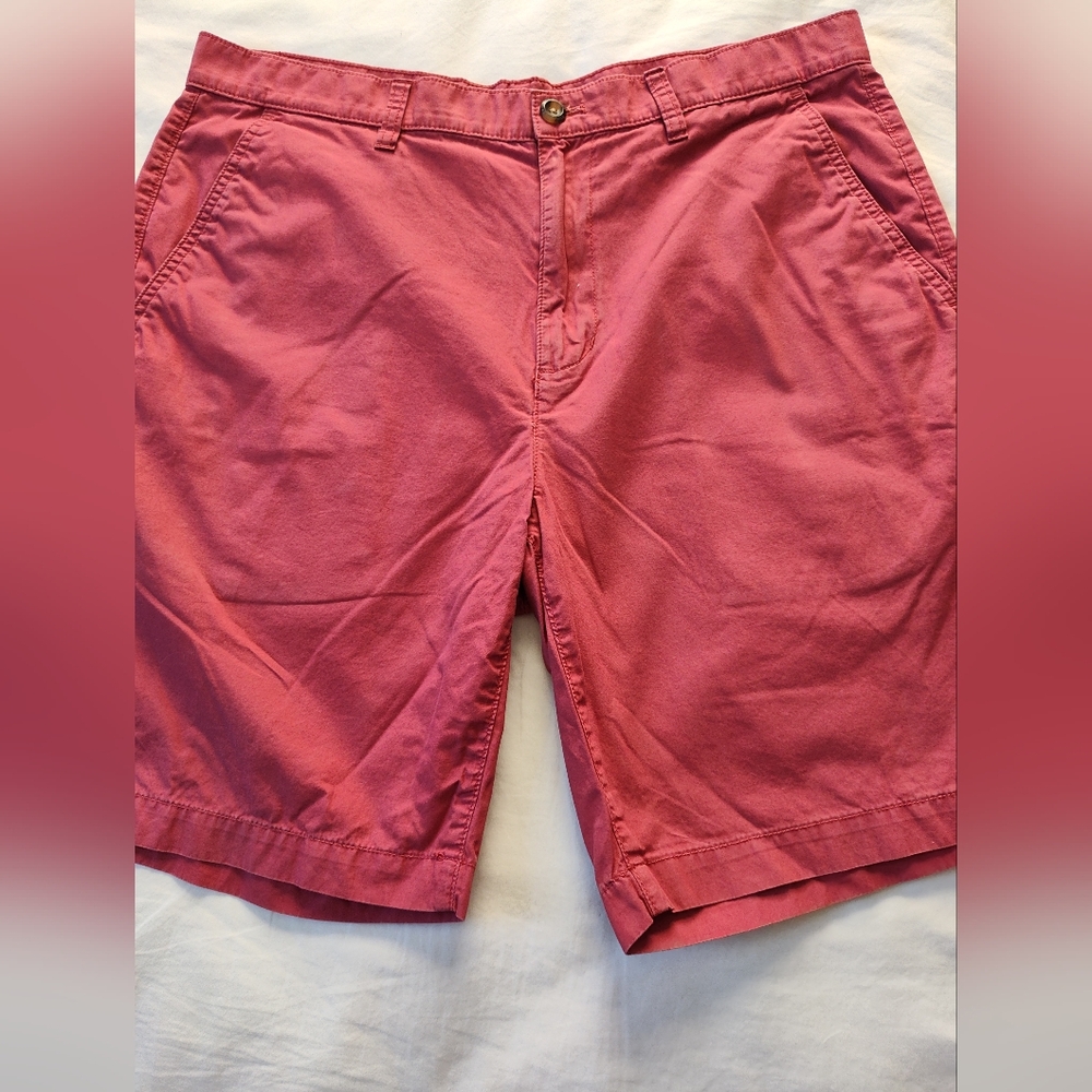 EDDIE BAUER Men's Shorts. Size 34. Button/Zip Closure.